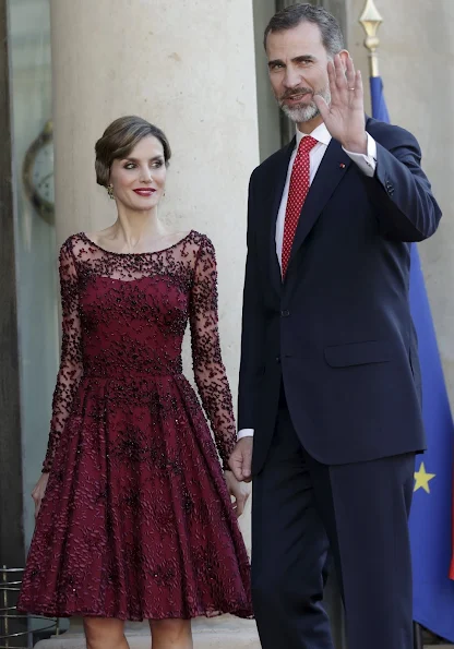 Queen Letizia of Spain and King Felipe VI of Spain attends for the State Dinner hosted by French President François Hollande at the Elysee Palace