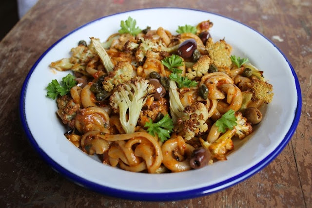 Gourmandises végétariennes: Pasta mit ofengeröstetem Blumenkohl und ...