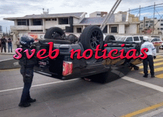 Vuelca camioneta con escoltas de Ruiz Anitua en Boca del Rio