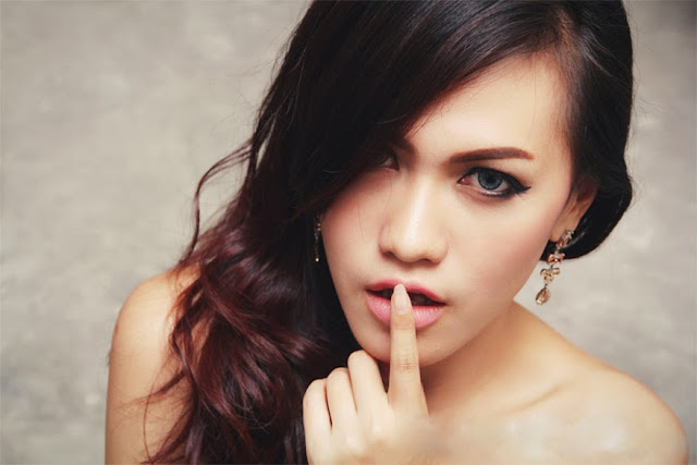 BB CUTE WORLD: Lirikan Mata Menggoda Ala Model Seksi Maydina Sooperboy