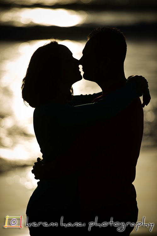 Engagement Session at the beach. Contre-jour.