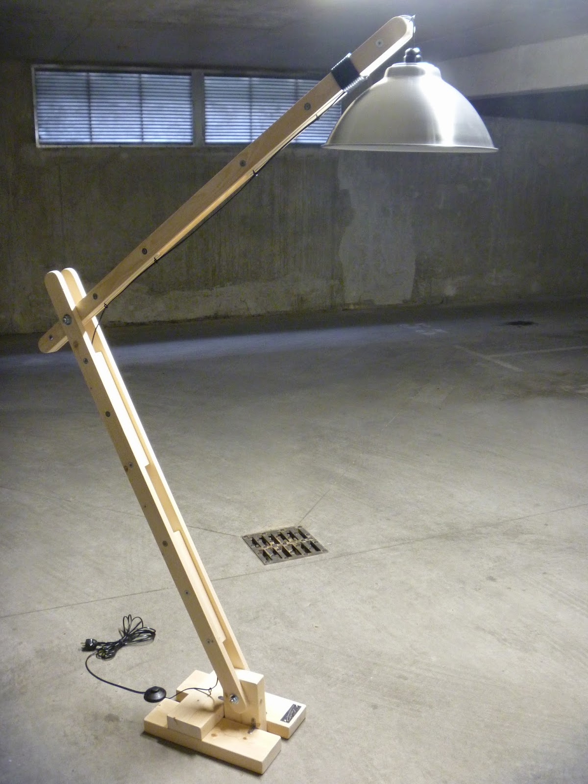 La menuiserie 503 La lampe d'architecte articulée en bois