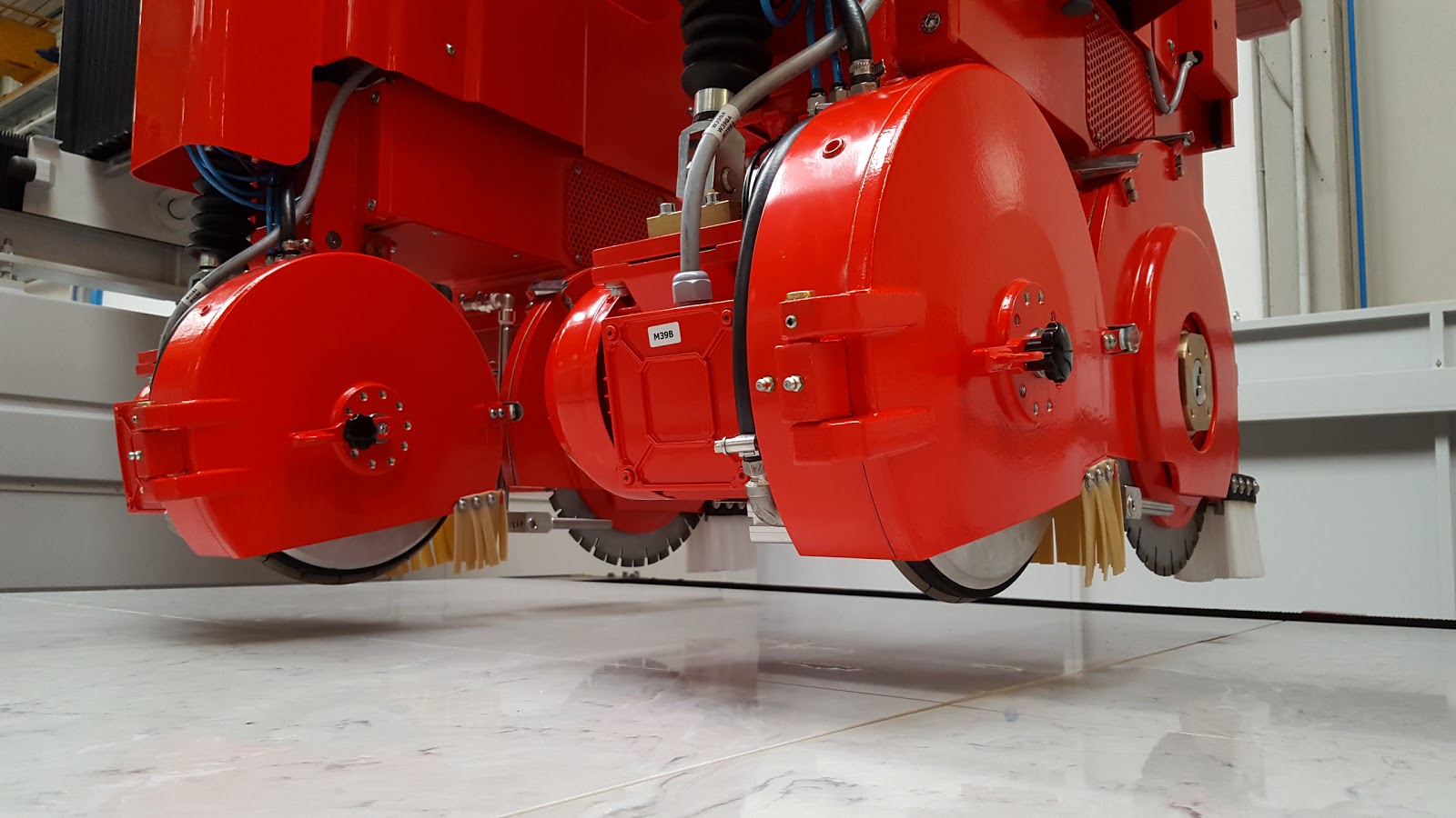 Smartflex CNC cutting centre with three cutting spindles, belt