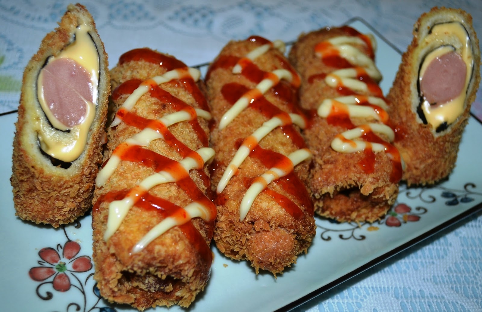 FoodHome Sweet Home Cheesy Sausage Bread