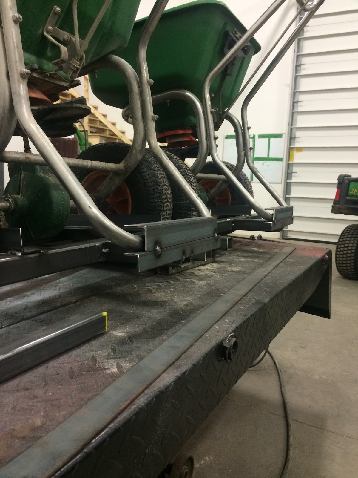 Bobs Shop Fertilizer spreader carrier (double wide)