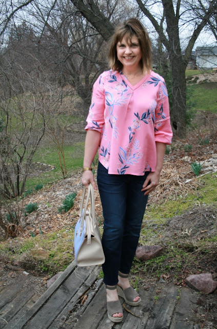 Amy's Creative Pursuits: A New Spring Floral Top