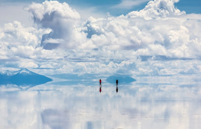 alt="salt flats,Salar de Uyuni,travelling,Bolivia,largest natural mirror"