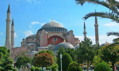 Σαν σήμερα κατέρρευσε ο θόλος της Αγ. Σοφιάς στην Πόλη  