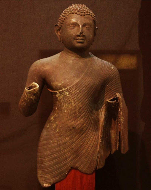 Arca Buddha Perunggu yang ditemukan di Desa Sikendeng, Mamuju, Sulawesi Barat Foto Arca Buddha Perunggu yang ditemukan di Desa Sikendeng, Mamuju, Sulawesi Barat
