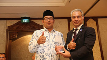 Ridwan Kamil Walikota Bandung Mendapatkan Penghargaan dari Open Gov Leadership Forum 