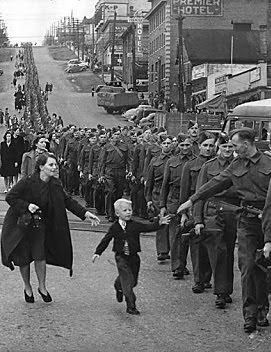 "WAIT FOR ME DADDY" "ESPERA POR MÍ PAPÁ" (01/10/1940)