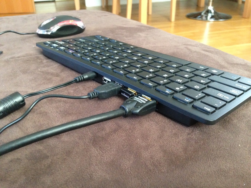 Raspberry Pi Zero with USB Hub in Mini Keyboard