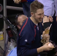 Twins fan catches foul while holding ice cream