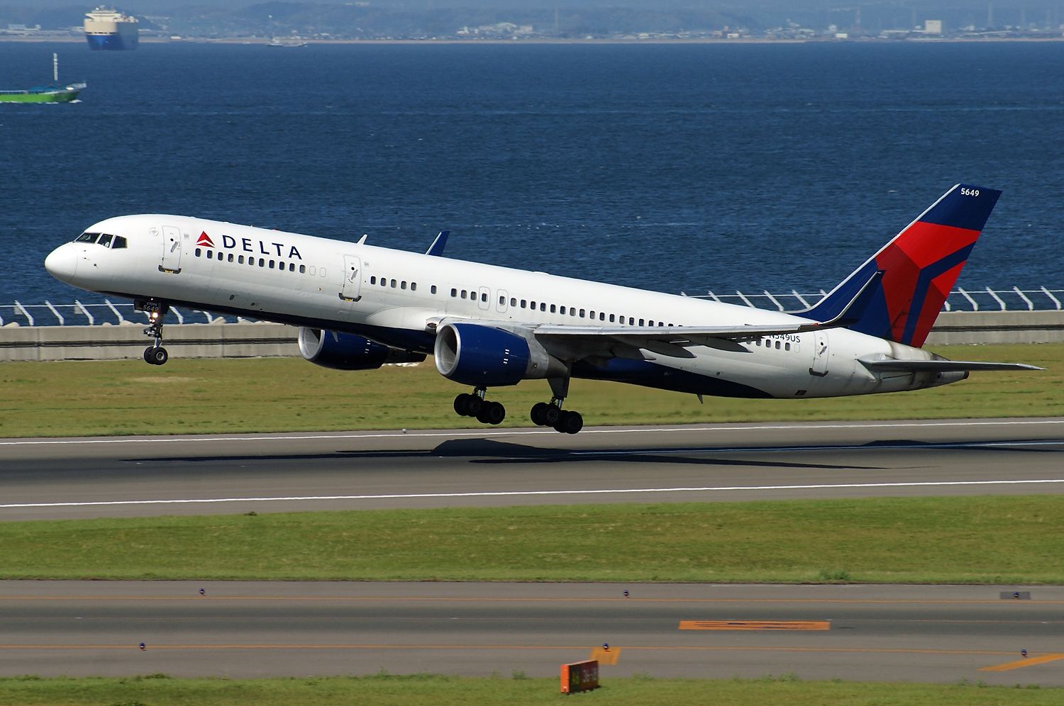 Delta Boeing 757 Safely Landed After Yaw Malfunction - AERONEF.NET