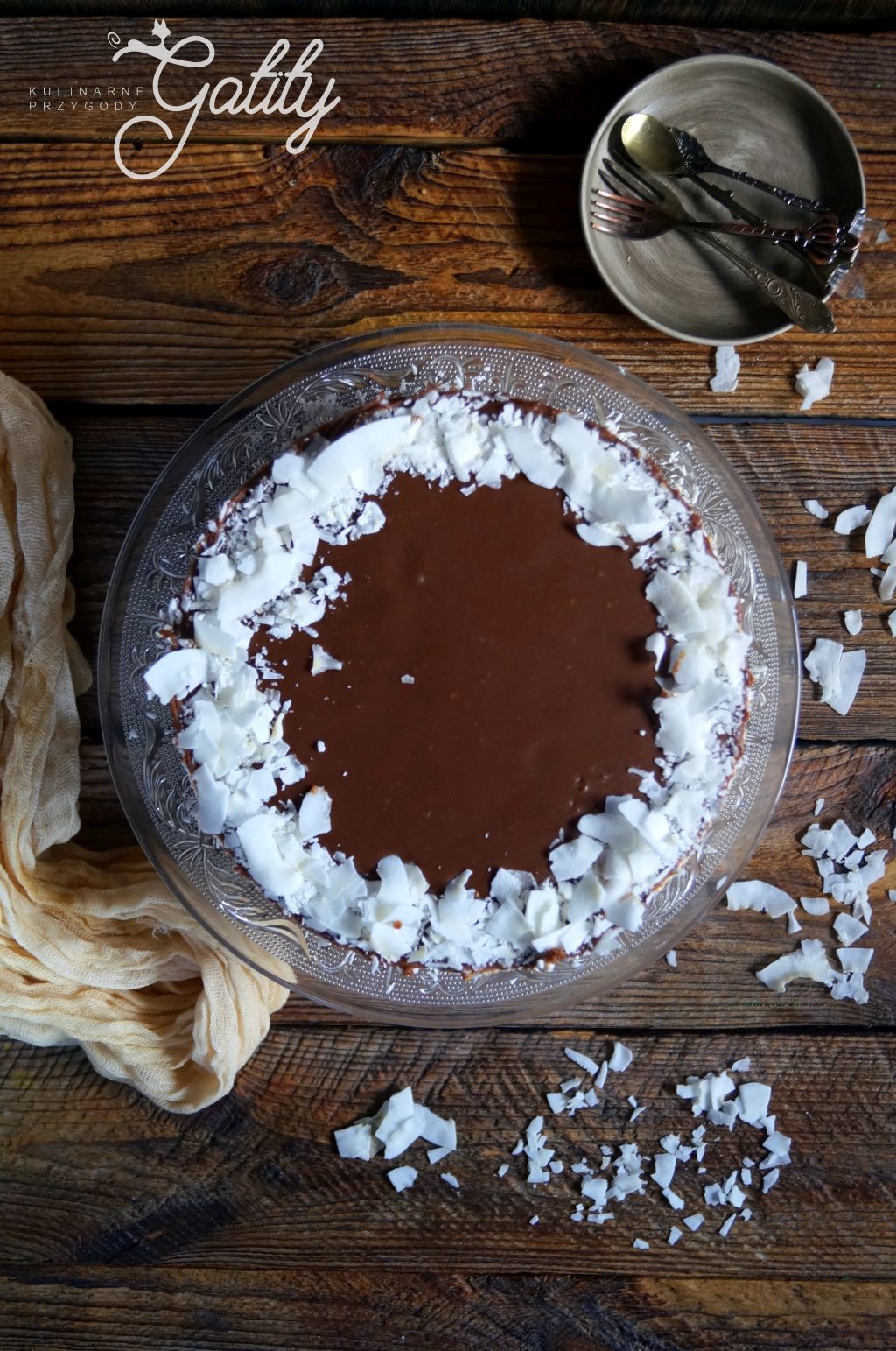 czekoladowe-ciasto-z-bialym-kokosem