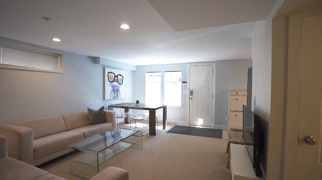25 Photos vs. North Vancouver Luxury Home Interior Design Tour