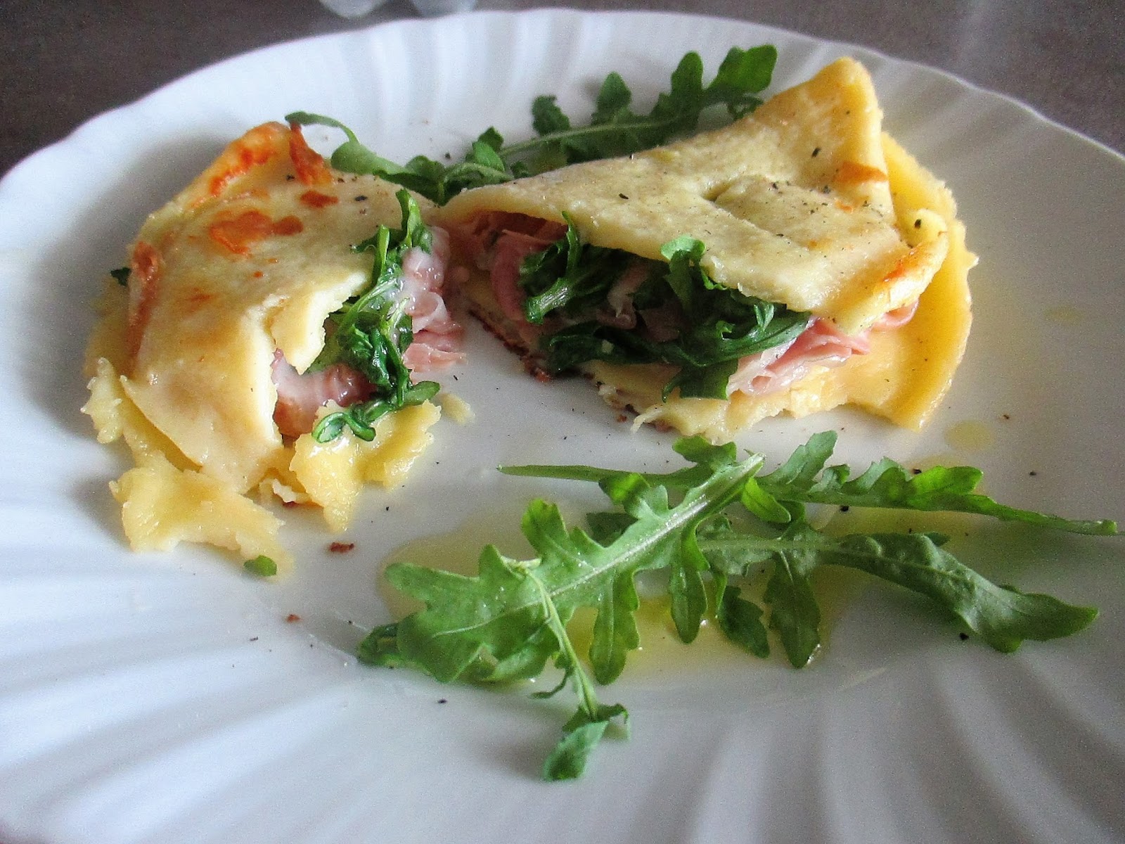 SALTED CREPE WITH PARMA HAM,ROCKET AND FONTINA. Crepe salata con