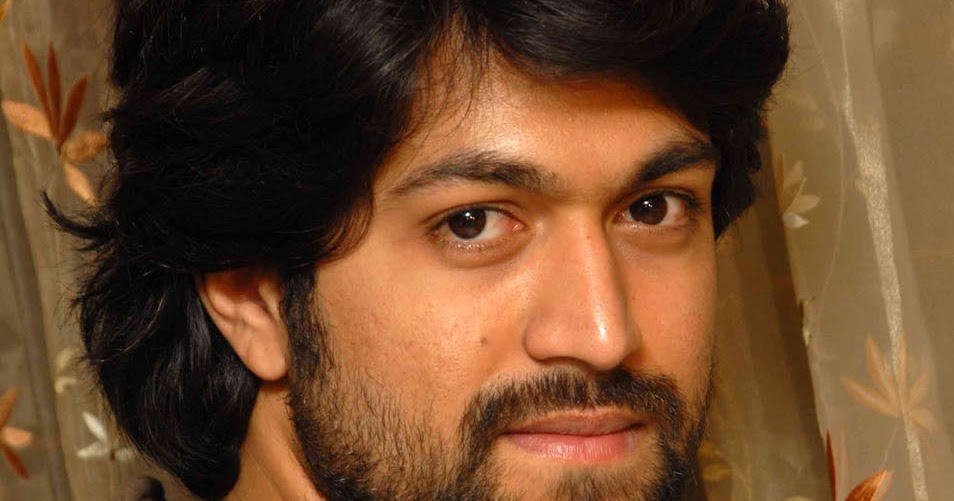 Actor Yash Meets Families of Three Fans Electrocuted While Honoring Their  Idol Birthday