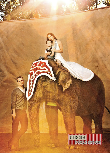 Franco Knie Junior avec sa femme Linna Knie et son Fils Kris Rui Knie sur un éléphant 