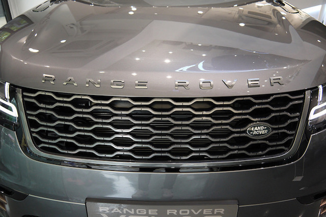 Giá Xe Range Rover Velar First Edition Corris Grey (Màu Xám)