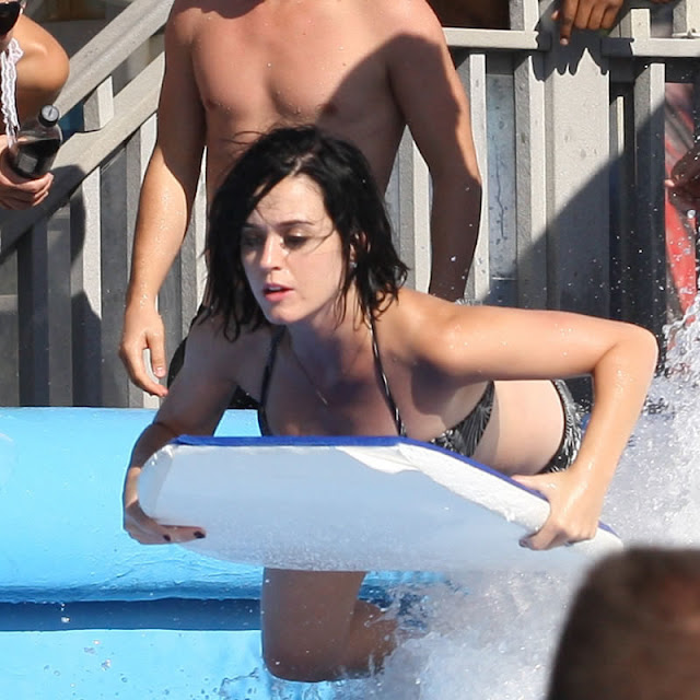Katy Perry Bikini Bottom Wardrobe Malfunction Exposing Her ...