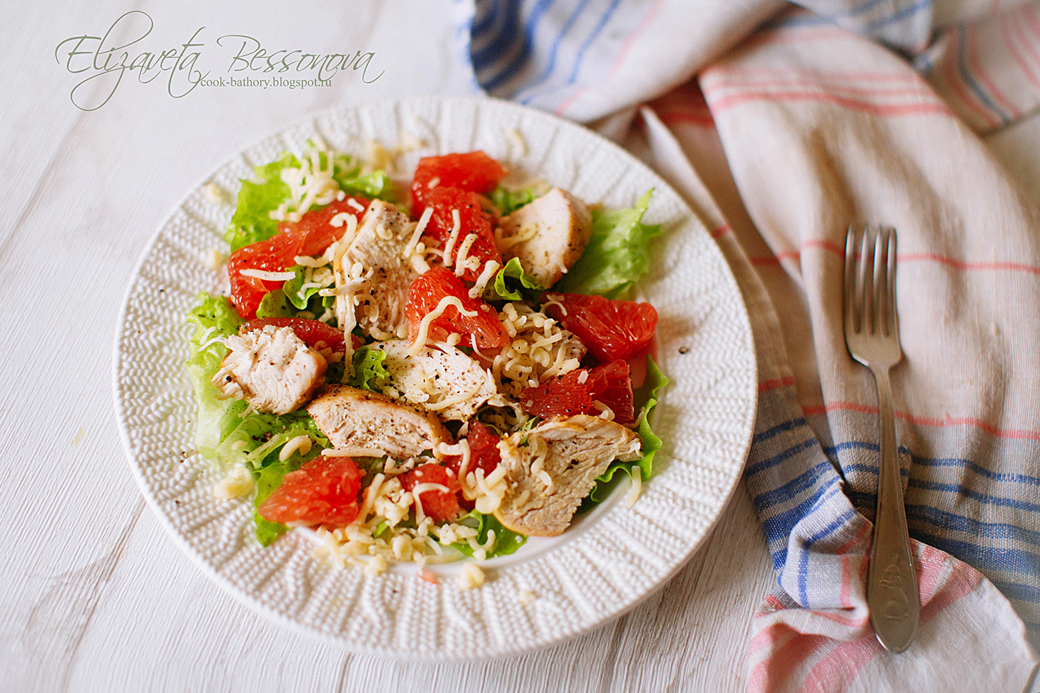 куриный салат с грейпфрутом. овощной салат с грейпфрутом. салат куриная грудка с грейпфрутом. салат с грейпфрутом. салат с грейпфрутом и пармезаном.