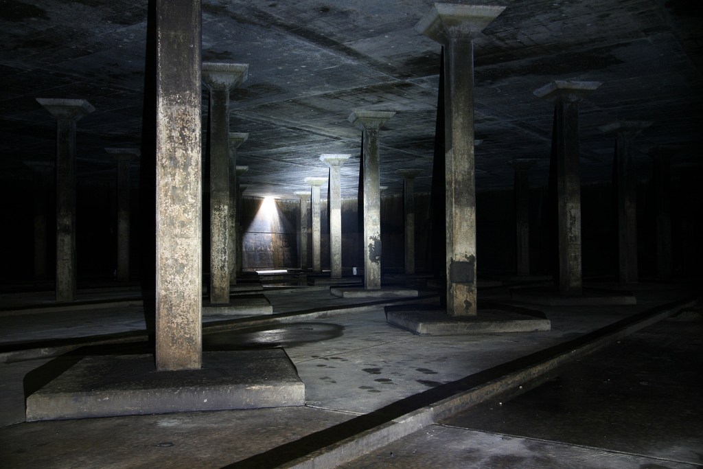 Sora's Pictures of Various Cool Stuff Large Tunnels and Underground Chambers (Some Very Scary