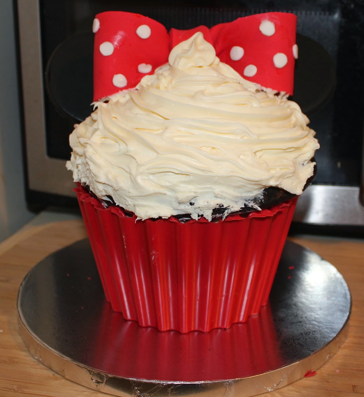 Minnie Mouse Giant Cupcake
