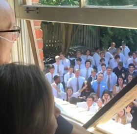 Video: 400+ Students Gather Outside A Cancer - Stricken Teacher's House To Sing A Song Of Worship