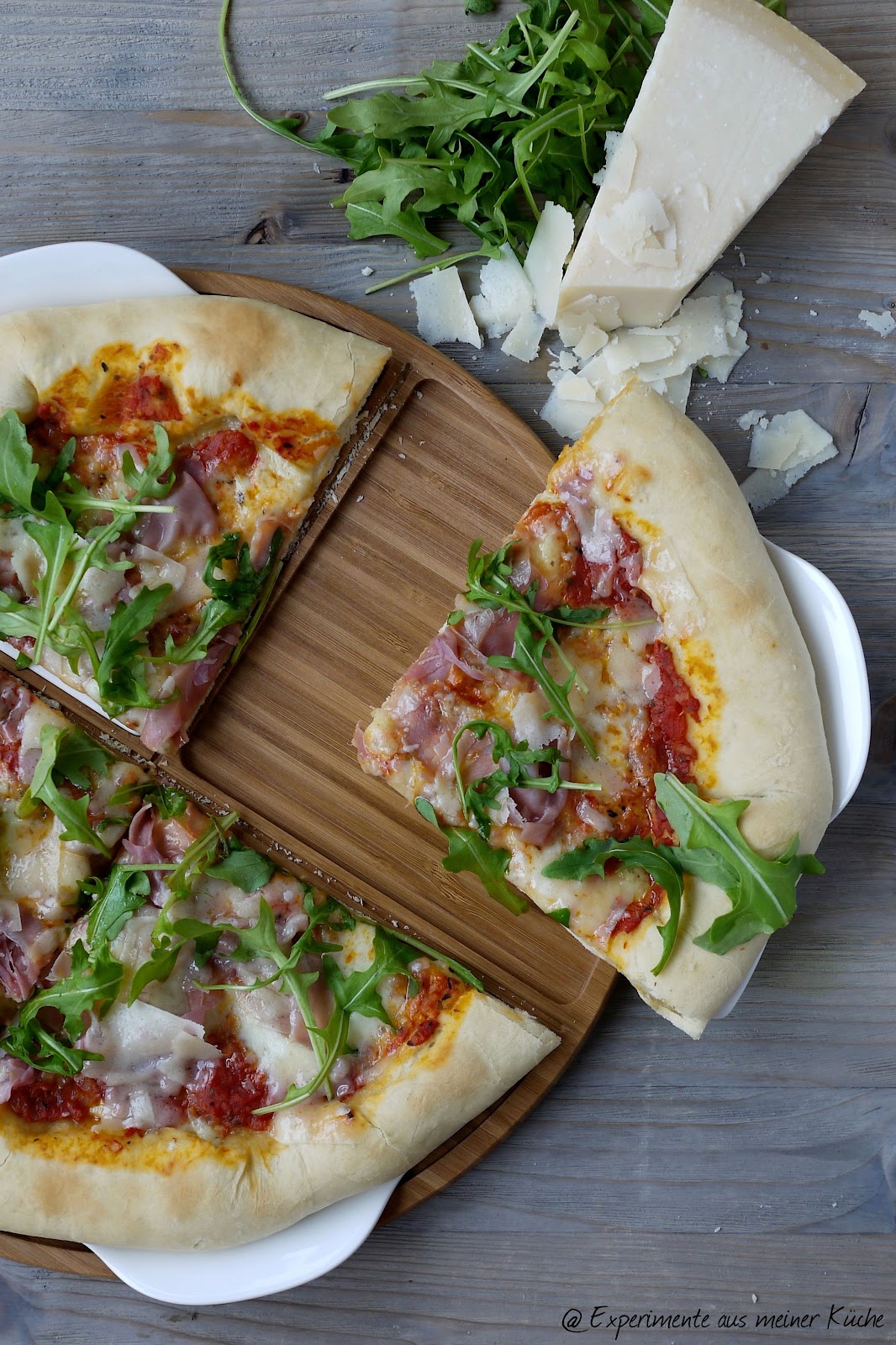 Experimente aus meiner Küche: Pizza Rucola mit Parmaschinken