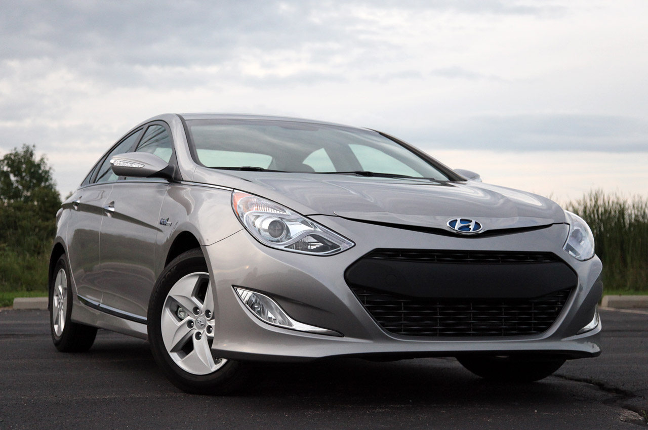 © Automotiveblogz: 2011 Hyundai Sonata Hybrid: Review Photos