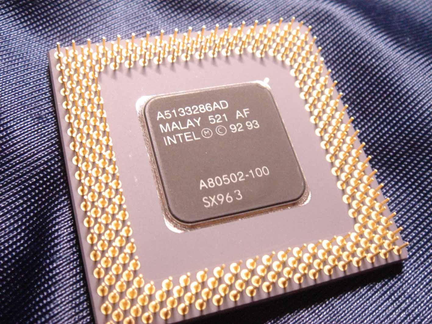 Старые интел. Процессор Интел пентиум. Процессор пентиум 1. Процессор Intel Pentium Gold g6405 OEM. ЛИНТЕЛ пентилиум процессор.