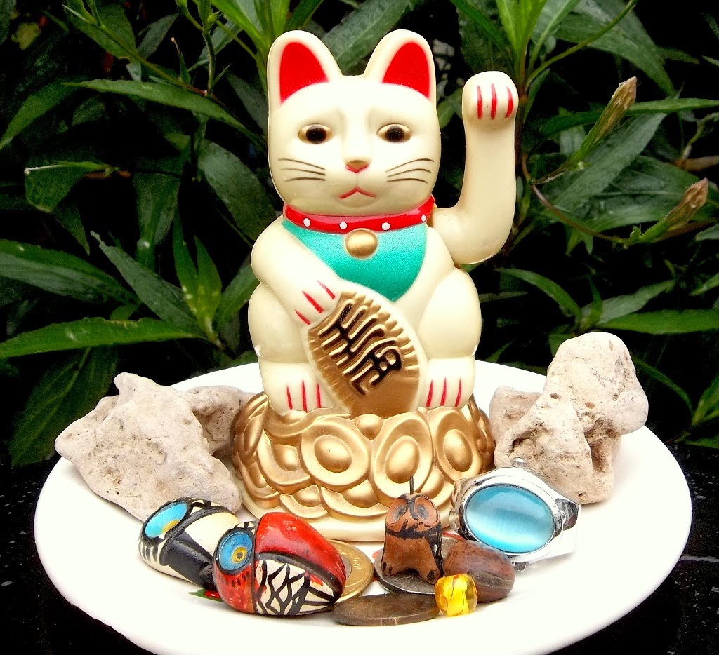 miss phibes. Lucky Cat Nail Art