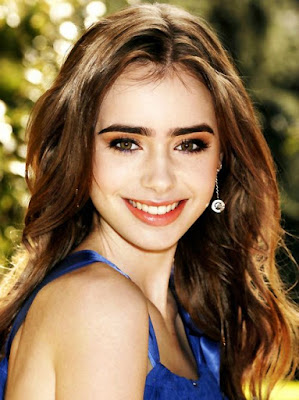 @InstaMag - Actress Lily Collins loves to take chances with her red carpet outfits, according to beauty expert Fiona Stiles. lily-collins-loves-taking-chances-with-red-carpet-outfits