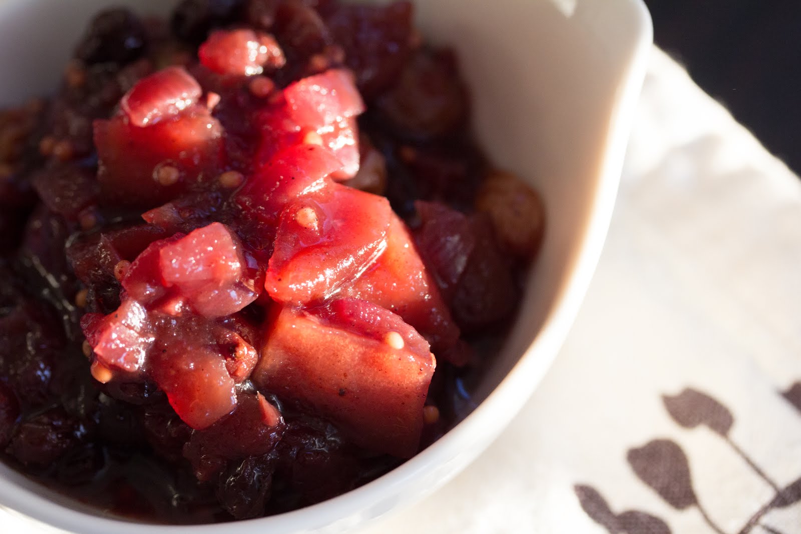 and she cooks too!: Cranberry Apple Chutney