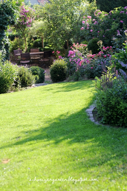 Ein Schweizer Garten: Vertikutiert ihr noch, oder düngt ihr schon?