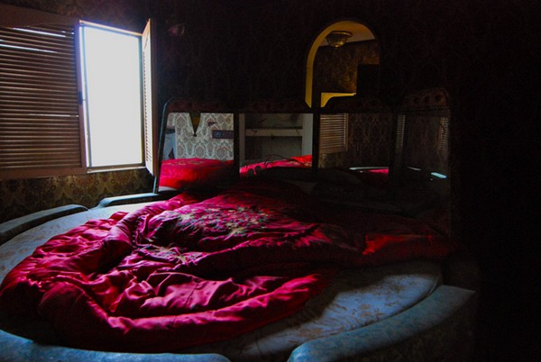 Love b отель. Out for love отель. Arise hotel nha trang 3*. отель для ролевых игр. лав отель токио.