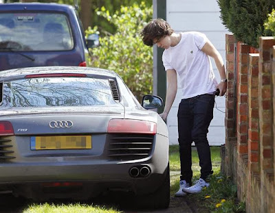 The cars of Harry Styles in Pictures