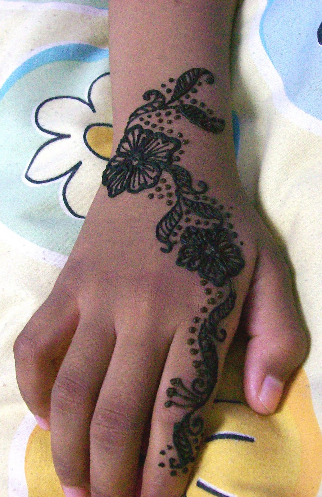 Mentari Timor Florist and Wedding Creation: Corak-corak lukisan inai