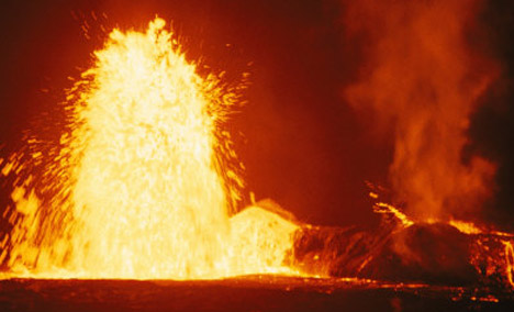 Forum Image: http://3.bp.blogspot.com/-gbUHtIK9Ri8/TkaxEz5x38I/AAAAAAAAc30/c_Sg439T1YY/s1600/mauna-loa-volcano-erupting-at-night-red-hot-molten-lava-spouts-into-air-stream-explodes-lava-river-hawaii-island-hawaii-island-photo.jpg