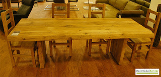 Eiche Tisch auf Holzwangen