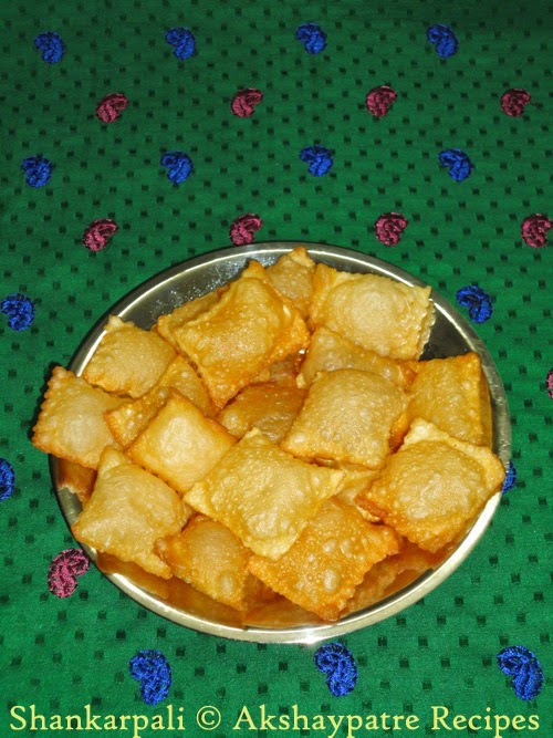shankarpalis in a serving plate