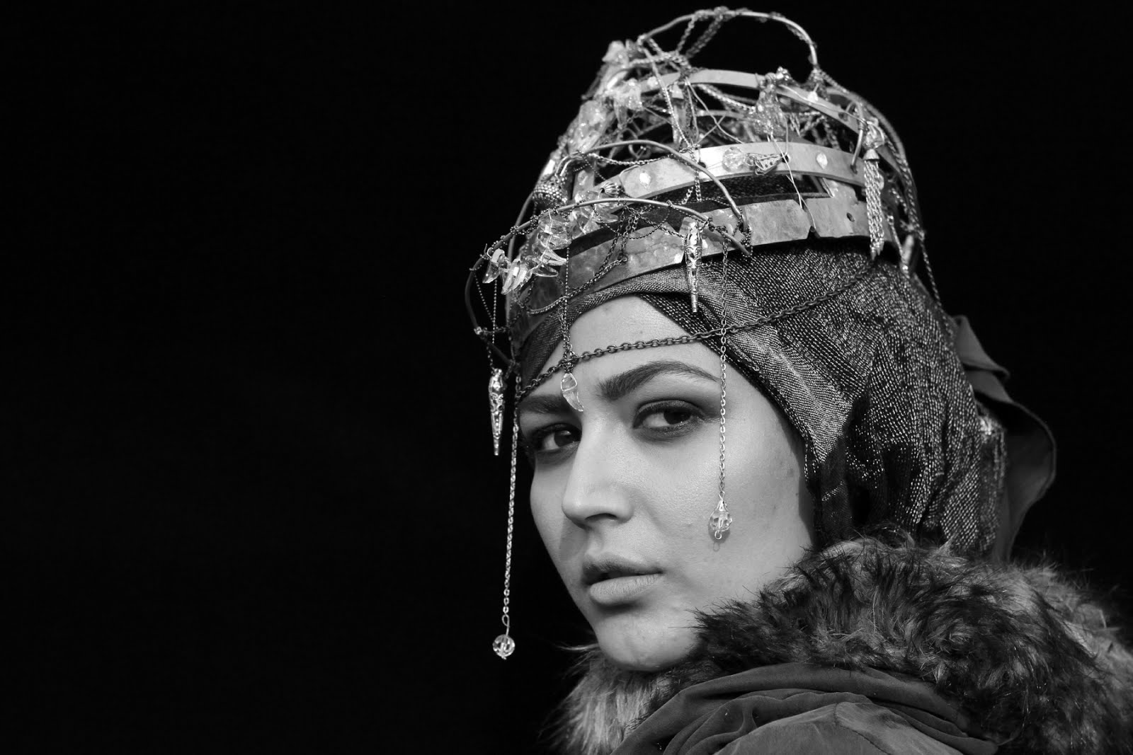 Head wears. Человек в белой кепке. Ar-очки google glass 2014. Hiking buff. Head wears.