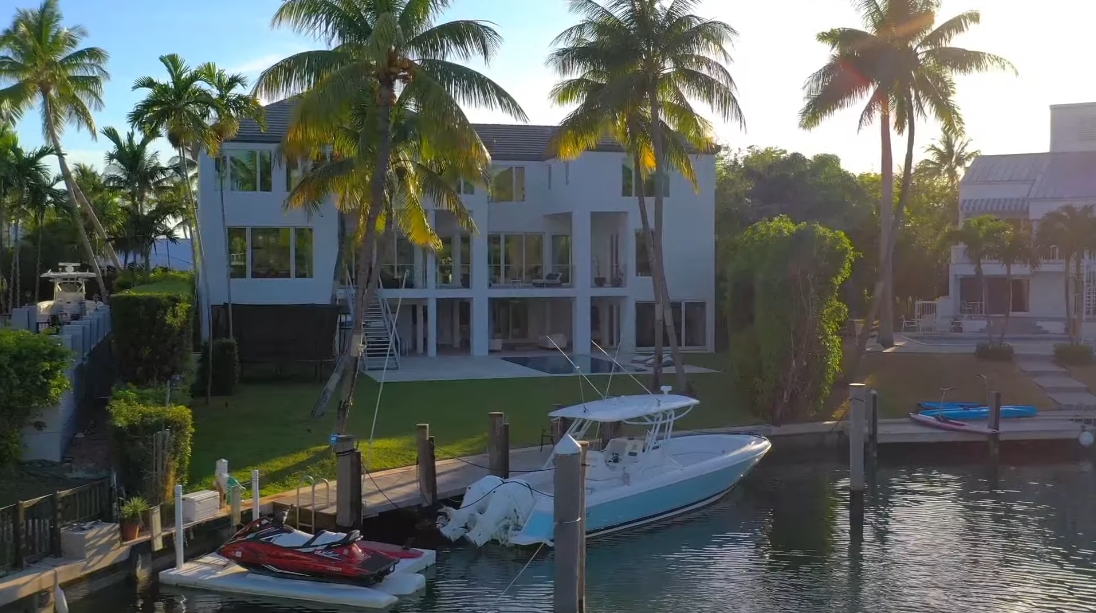 33 Interior Design Photos vs. 481 S Mashta Dr, Key Biscayne, FL Luxury Home Tour