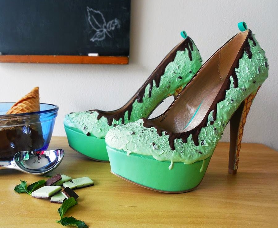 декор каблука блестками. декор обуви кружевом. обувь для барби своими руками. лабутен туфли в стразах синих. декор пореза на замшевых туфлях.