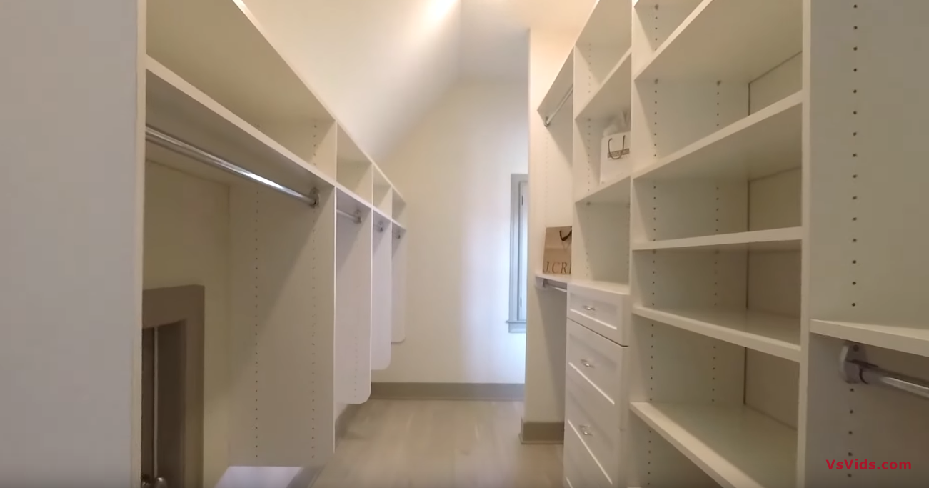 27 Photos vs. A LOOK INSIDE A 5 BDRM DECORATED MODEL HOME NORTH OF ATLANTA - Luxury House & Interior Design Tour 27 Photos vs. A LOOK INSIDE A 5 BDRM DECORATED MODEL HOME NORTH OF ATLANTA - Luxury House & Interior Design Tour