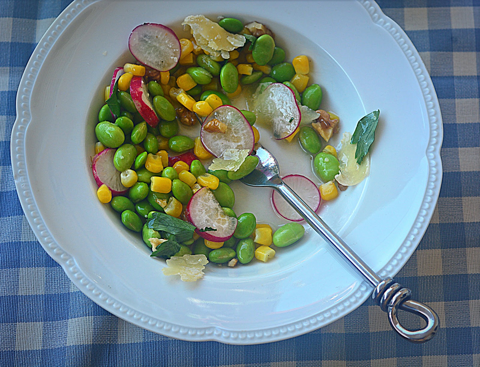 nodesserts Edamame, Radish and Corn Salad