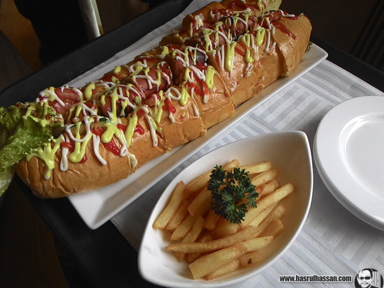 Hotdog Besar Hotel Aston Braga Bandung