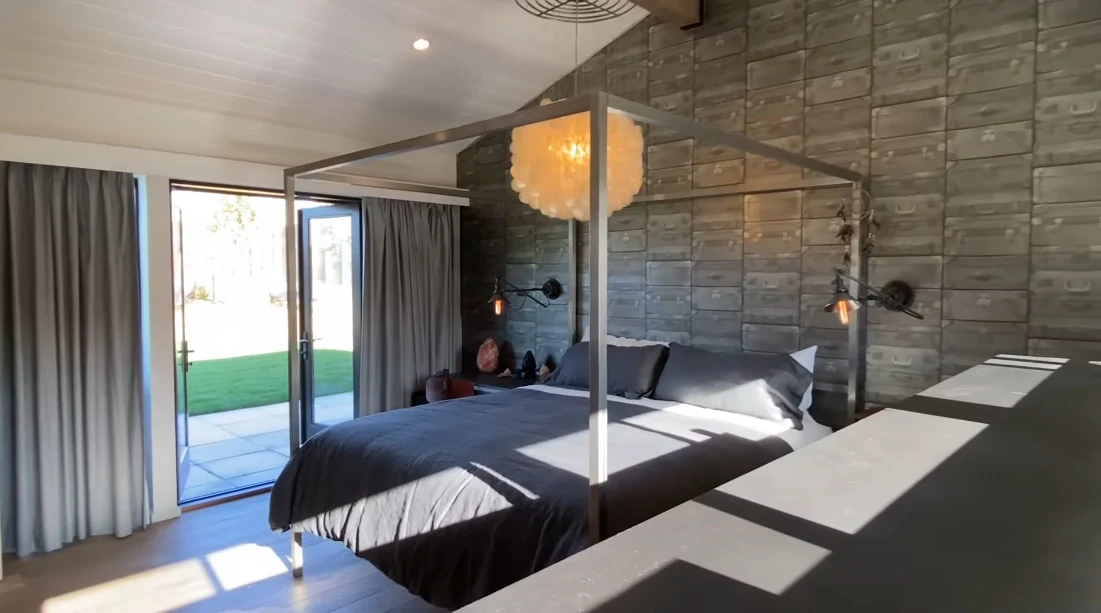 28 Interior Design Photos vs. 6608 Portshead Rd, Malibu, CA Luxury Home Tour