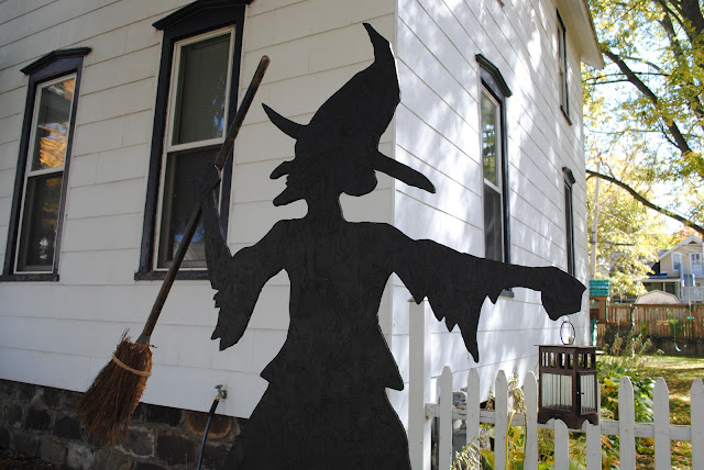 diddle dumpling: Halloween witch lawn ornament from Martha!